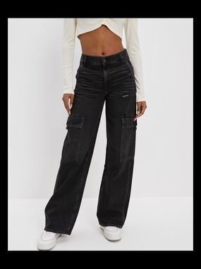Black Wide-Leg Cargo Jeans - Women